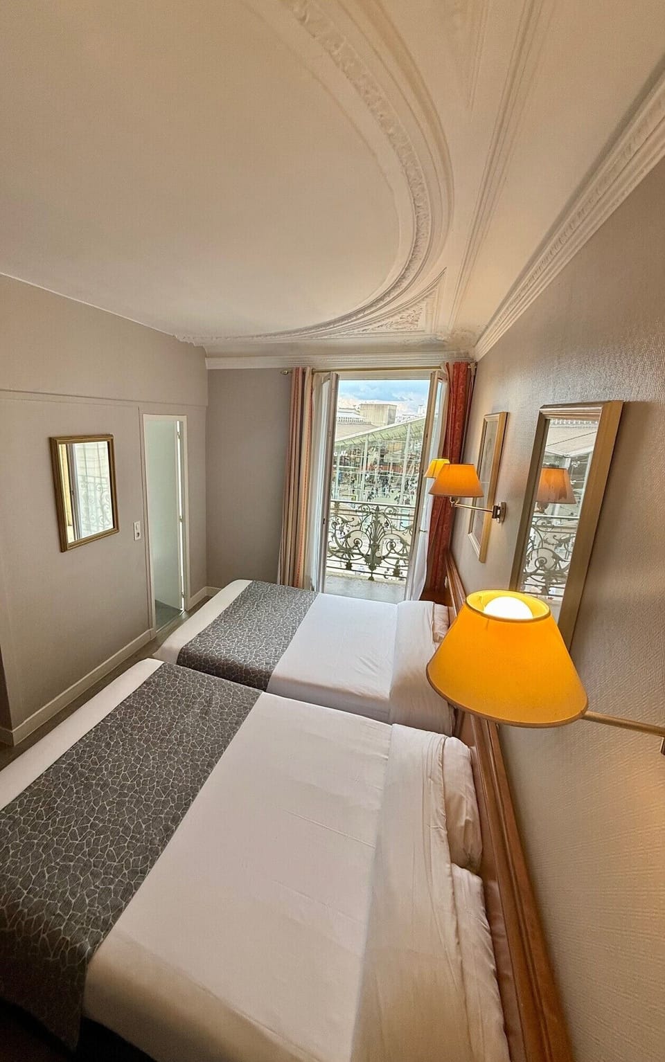 Quadruple Room | In-room safe, desk, blackout drapes, soundproofing
