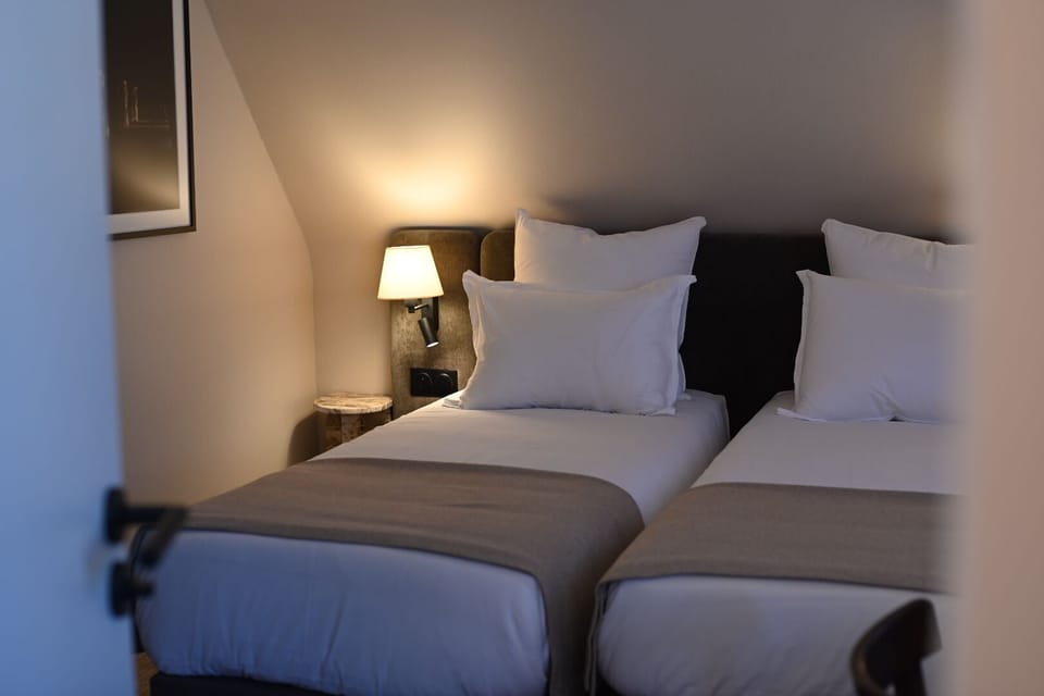 Classic Double or Twin Room | Hypo-allergenic bedding available, Select Comfort beds, desk