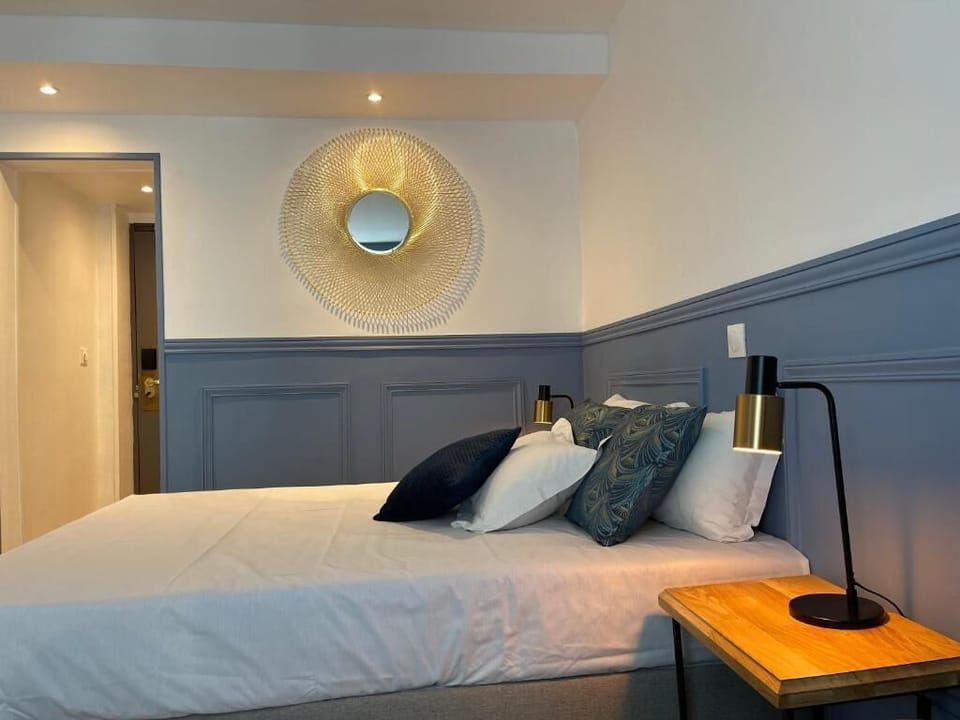 Superior Double Room | Desk, soundproofing, iron/ironing board, free WiFi