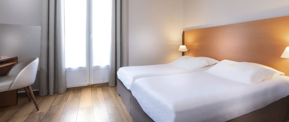 In-room safe, desk, soundproofing, free cribs/infant beds