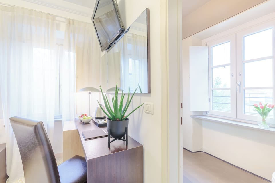 Single Room, 1 Twin Bed | Select Comfort beds, minibar, in-room safe, desk