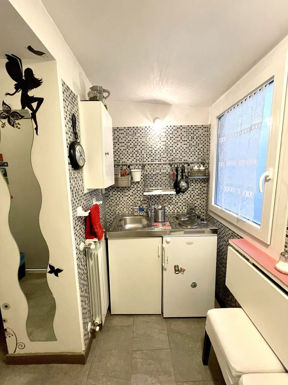 Junior Suite | Private kitchenette | Shared fridge, microwave, electric kettle