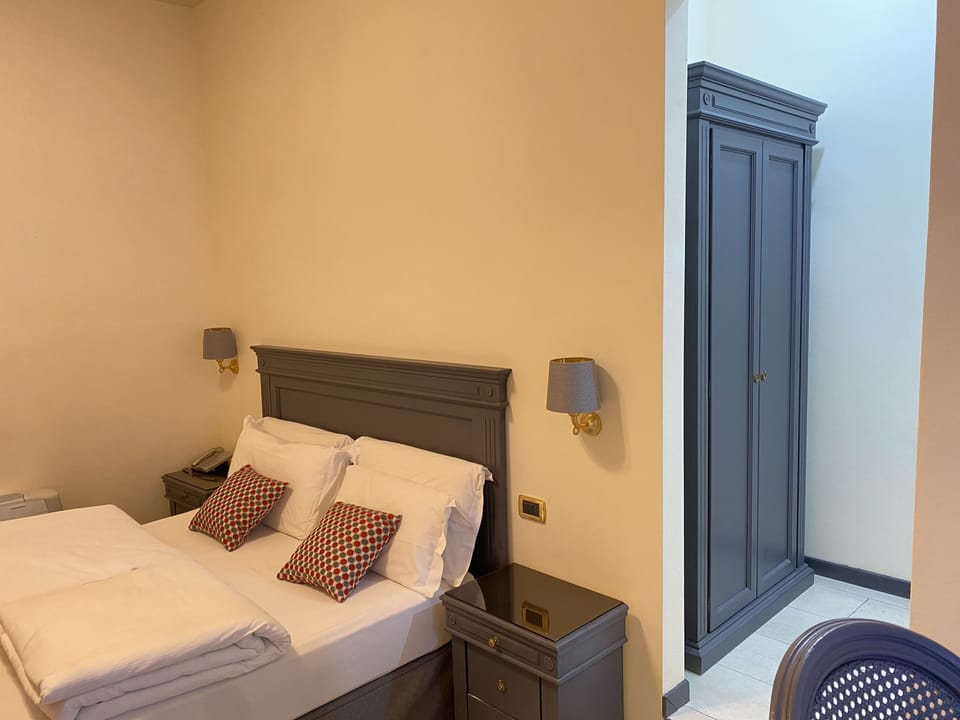 Executive Double Room, Lake View | Minibar, in-room safe, desk, free WiFi