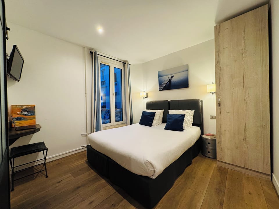 Standard Room 2 persons | In-room safe, desk, soundproofing, free WiFi