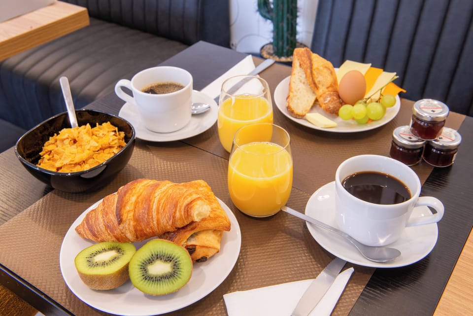Daily buffet breakfast for a fee
