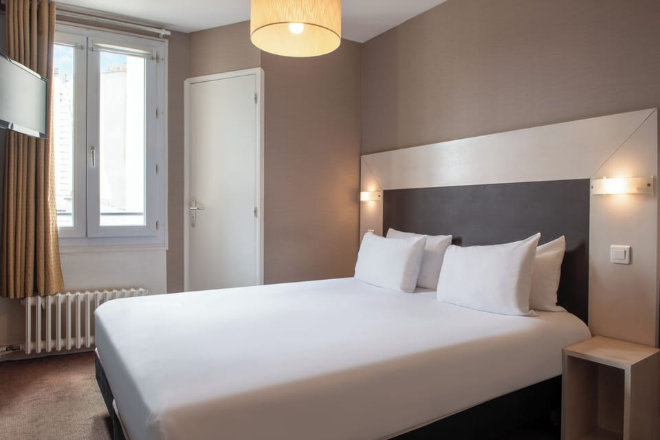 Double Room | In-room safe, desk, soundproofing, free WiFi