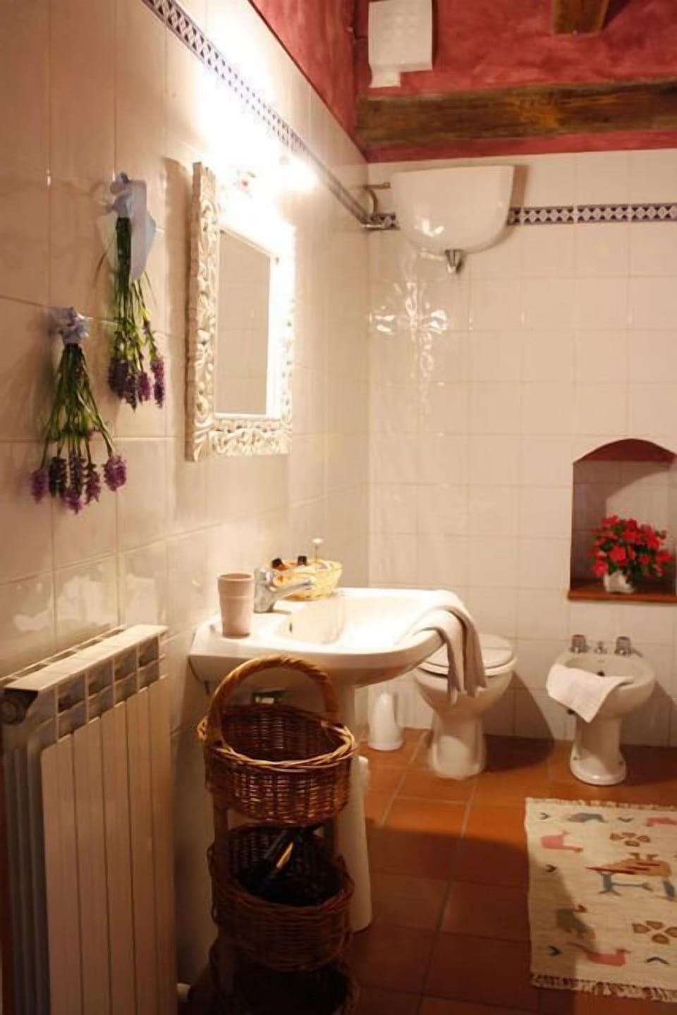 Junior Suite | Bathroom | Shower, bidet, towels