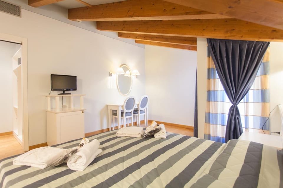 Minibar, in-room safe, desk, free cribs/infant beds