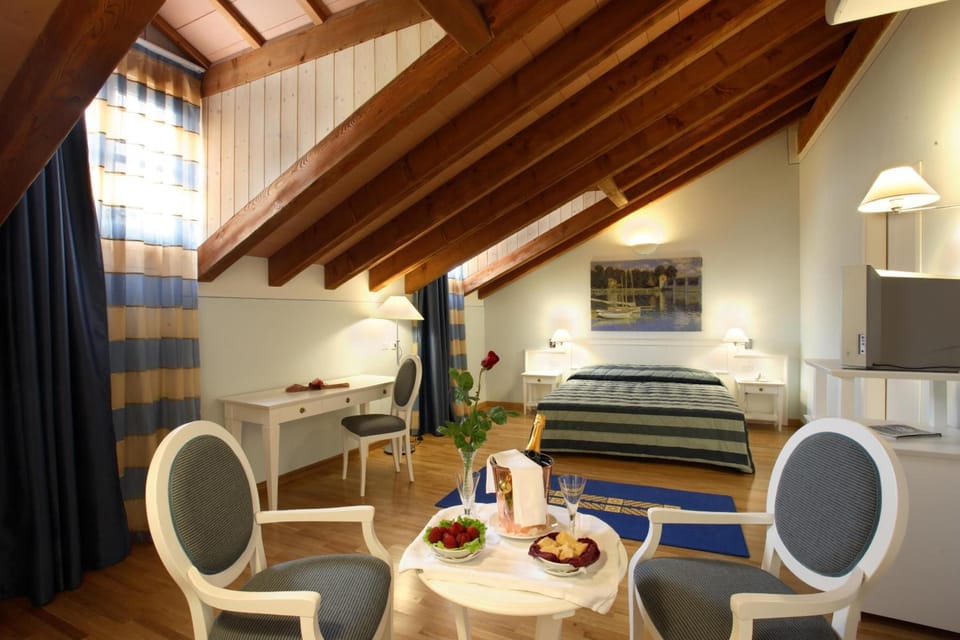 Minibar, in-room safe, desk, free cribs/infant beds