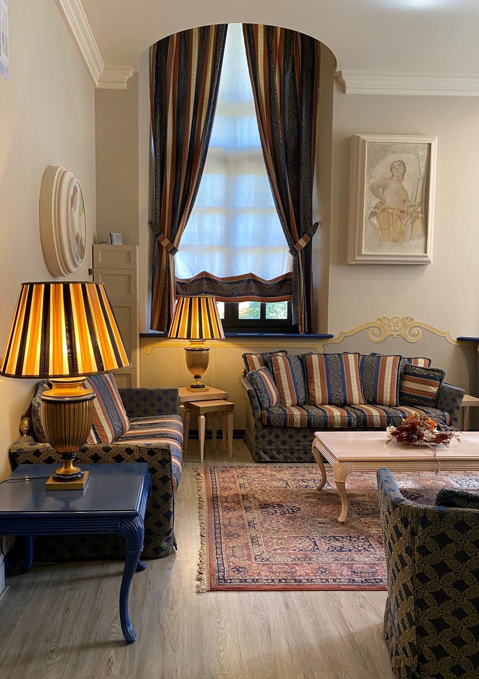 Lobby lounge