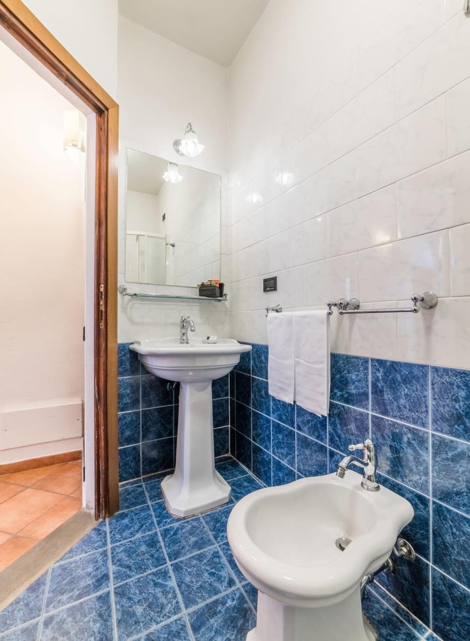 Family Room | Bathroom | Shower, hair dryer, bidet, towels