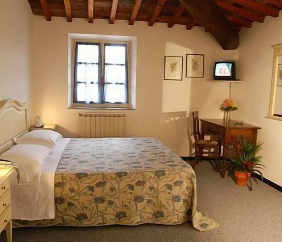 In-room safe, desk, rollaway beds