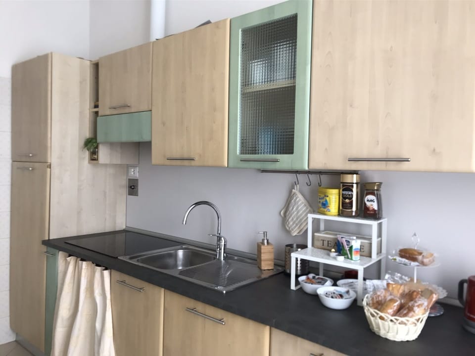 Fridge, microwave, coffee/tea maker, electric kettle
