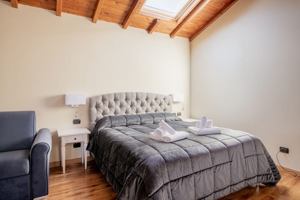Junior Suite | In-room safe, desk, blackout drapes, soundproofing