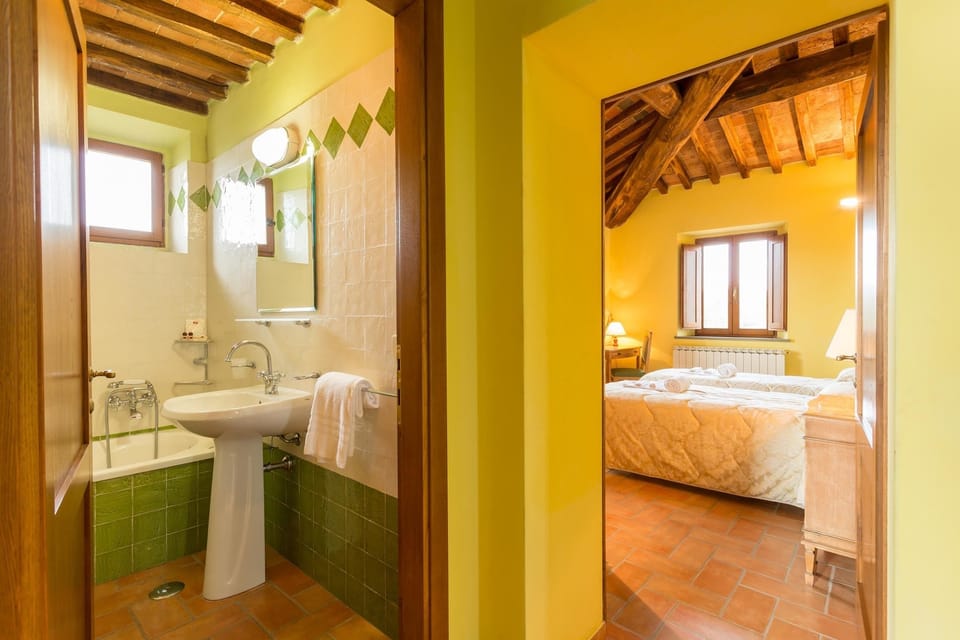 Superior Apartment, 4 Bedrooms, Kitchenette, Vineyard View | Bathroom | Free toiletries, bidet, towels