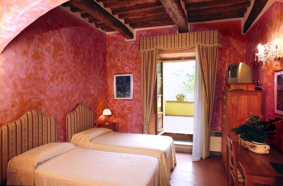 Triple Room | Minibar, desk, blackout drapes, soundproofing