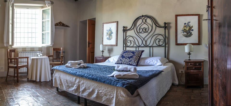 Double Room | Egyptian cotton sheets, premium bedding, desk, iron/ironing board