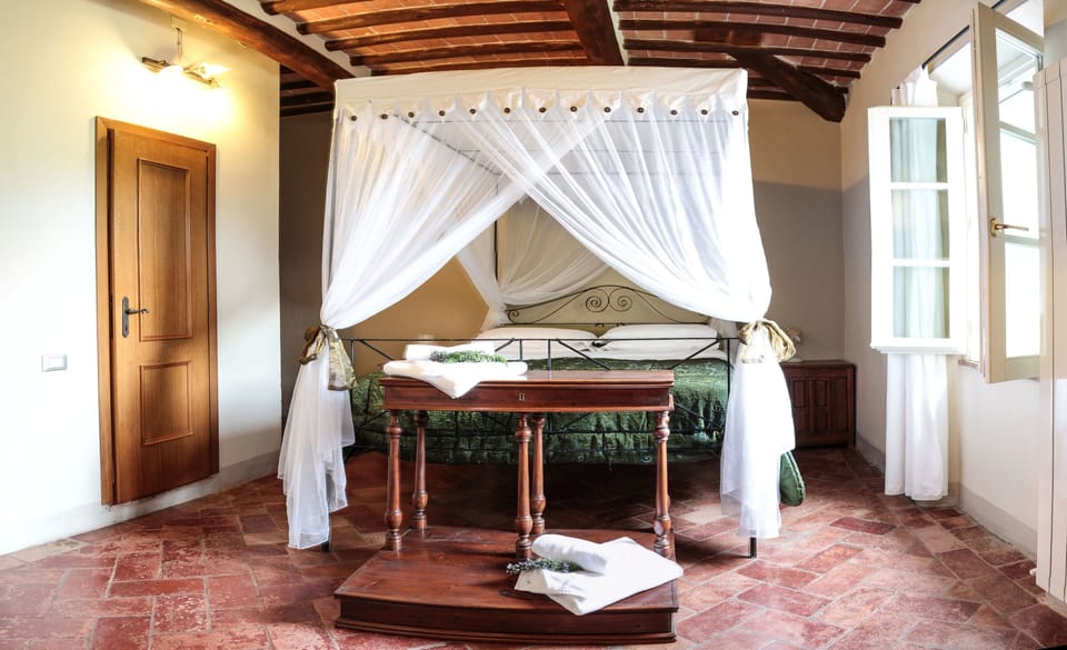 Double Room | Egyptian cotton sheets, premium bedding, desk, iron/ironing board