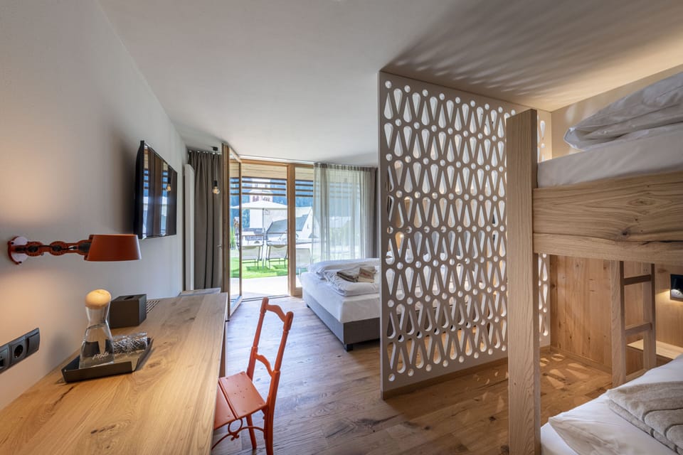 Junior Room, 1 Double Bed | Down comforters, WiFi (free), bed sheets