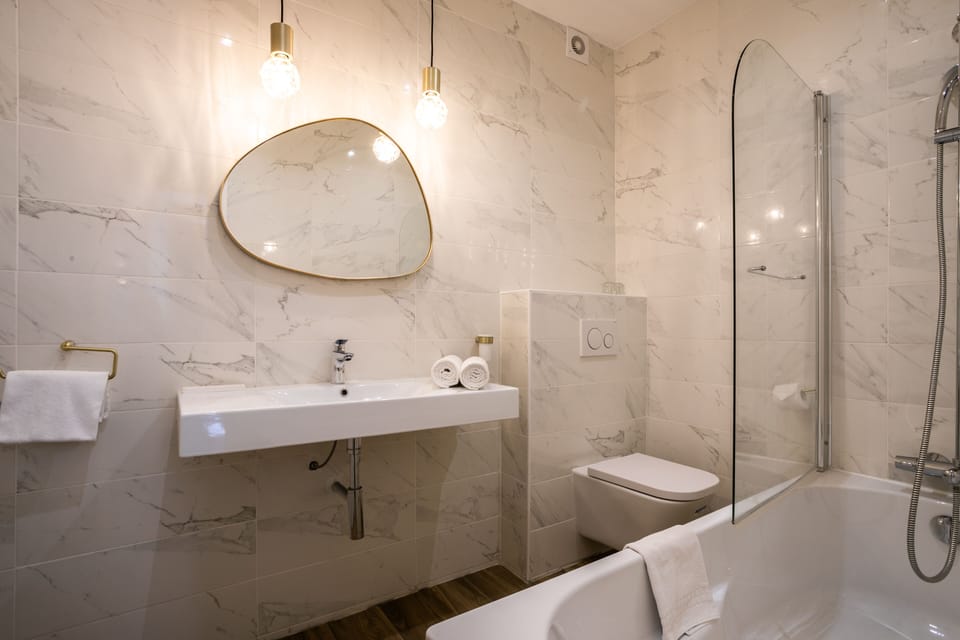 Comfort Room, 1 Double Bed, Garden View | Bathroom | Free toiletries, hair dryer, towels