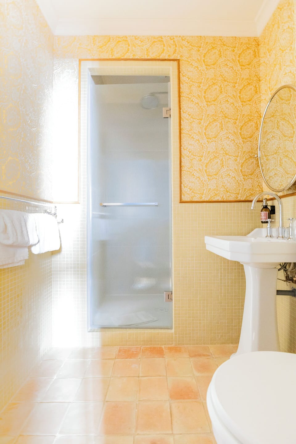 Comfort Room | Bathroom | Shower, free toiletries, hair dryer, towels
