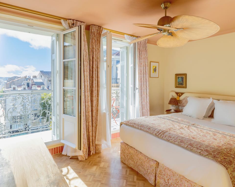 Premium bedding, in-room safe, individually furnished, desk