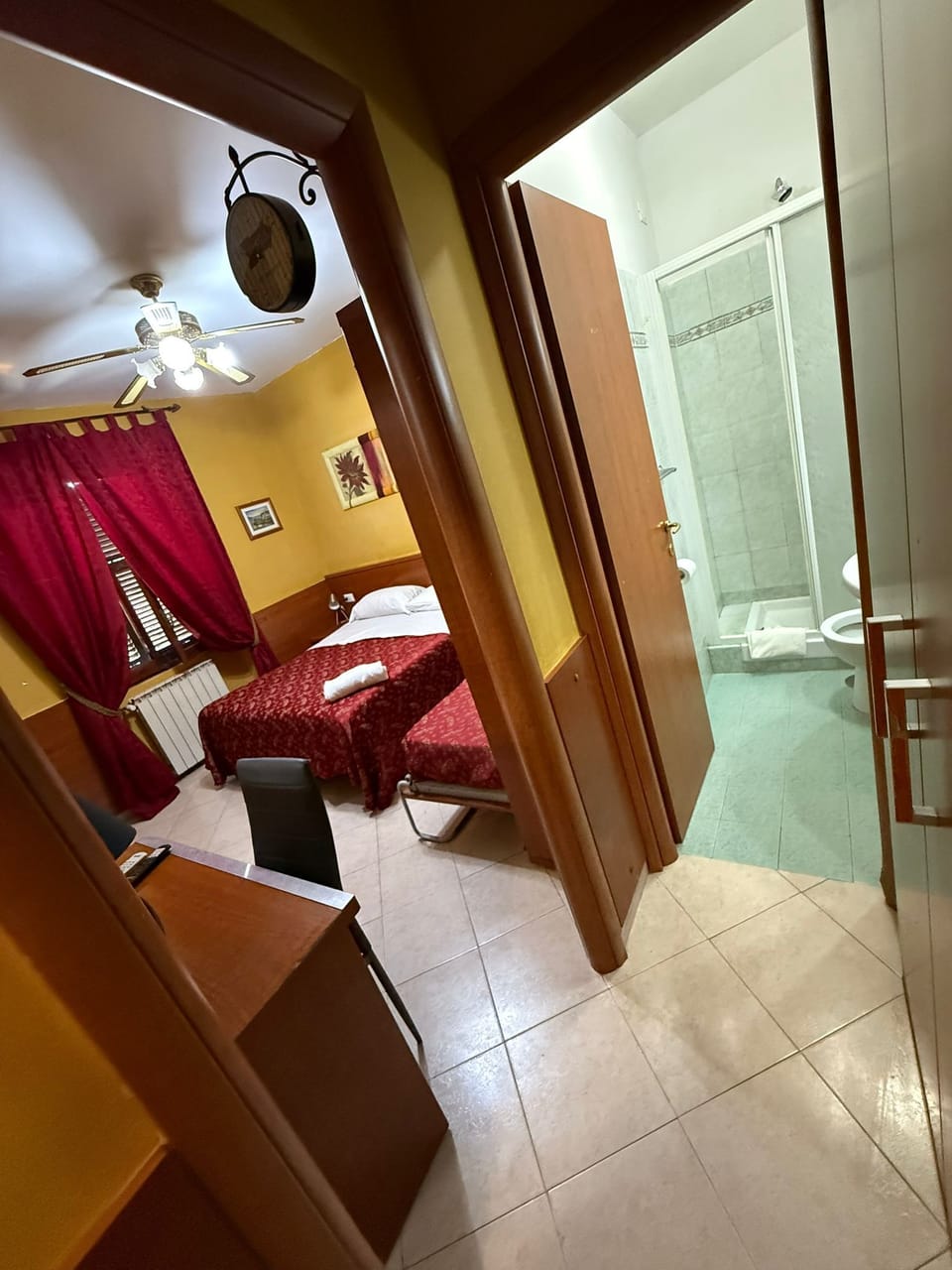 In-room safe, desk, soundproofing, WiFi (free)