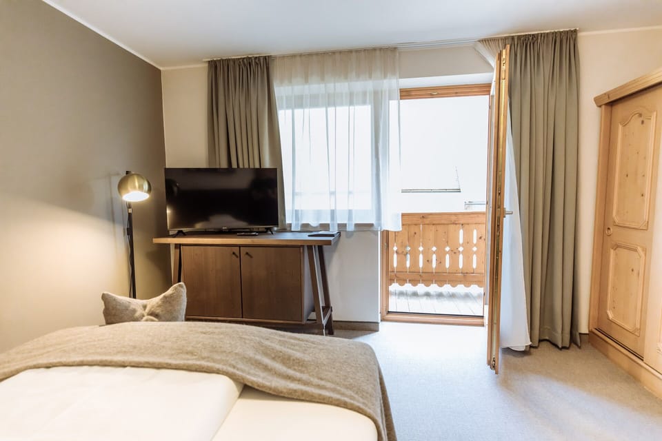 Premium Single Room, 1 Bedroom, Balcony | Hypo-allergenic bedding available, soundproofing