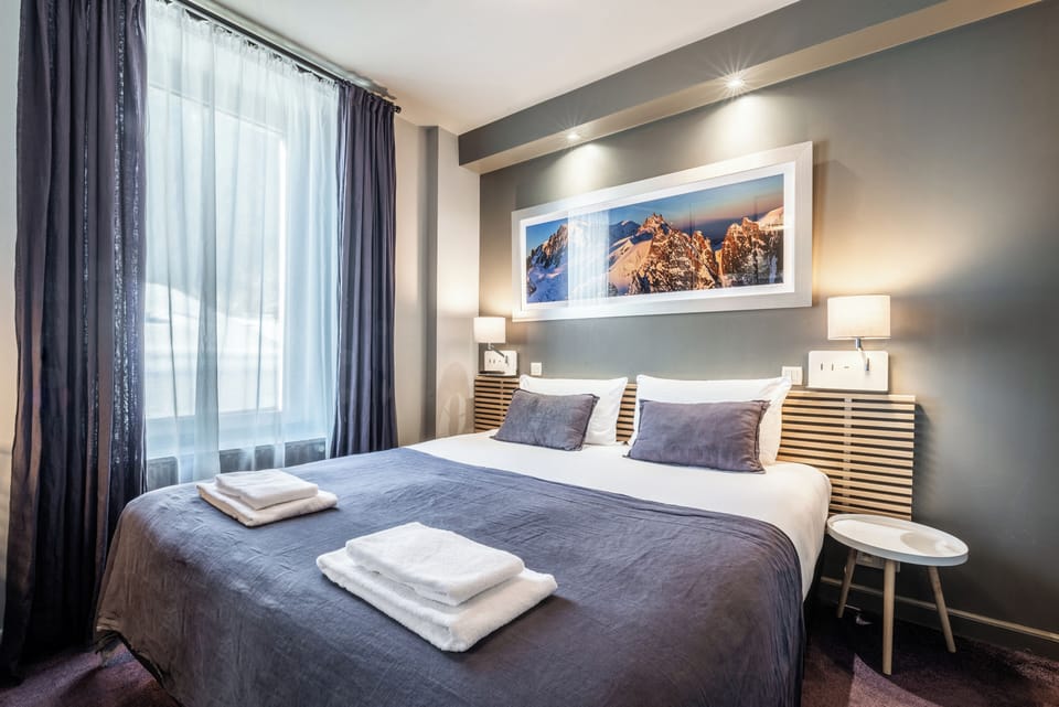 Standard Double Room | In-room safe, soundproofing, WiFi (free), bed sheets