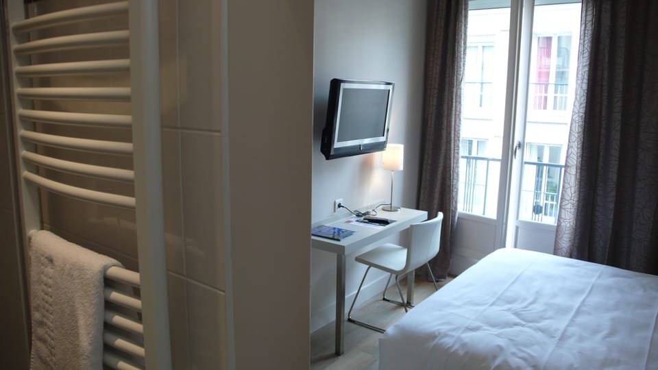 Superior Double Room | Premium bedding, individually furnished, desk, laptop workspace