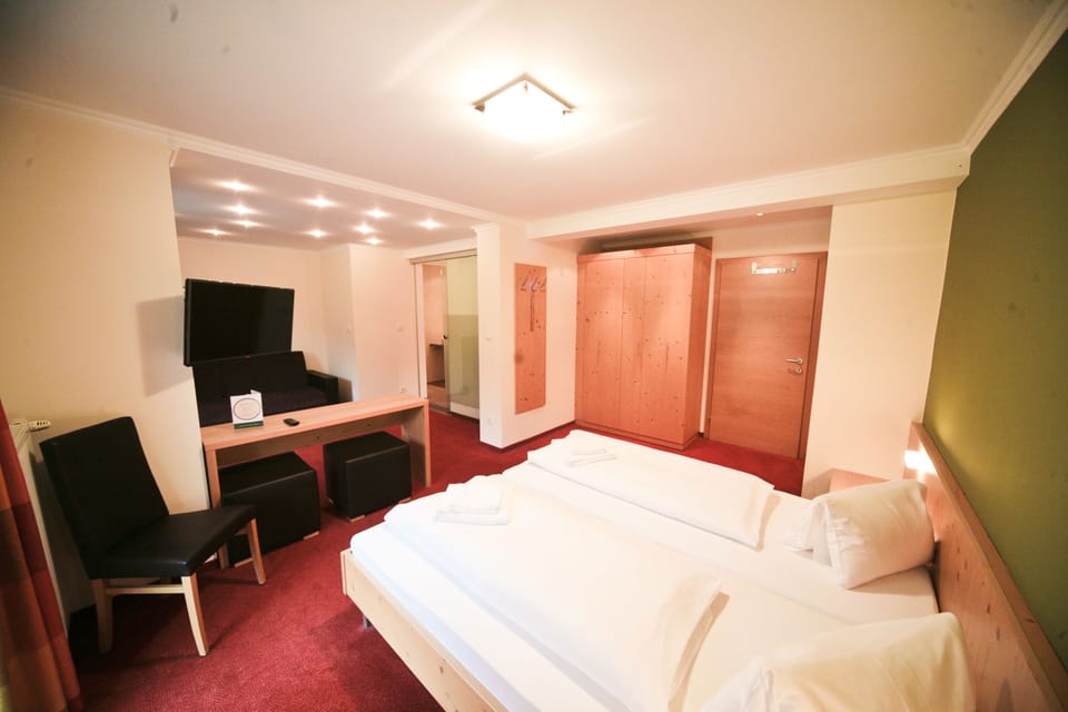 Superior Double Room, Balcony | Free WiFi, bed sheets