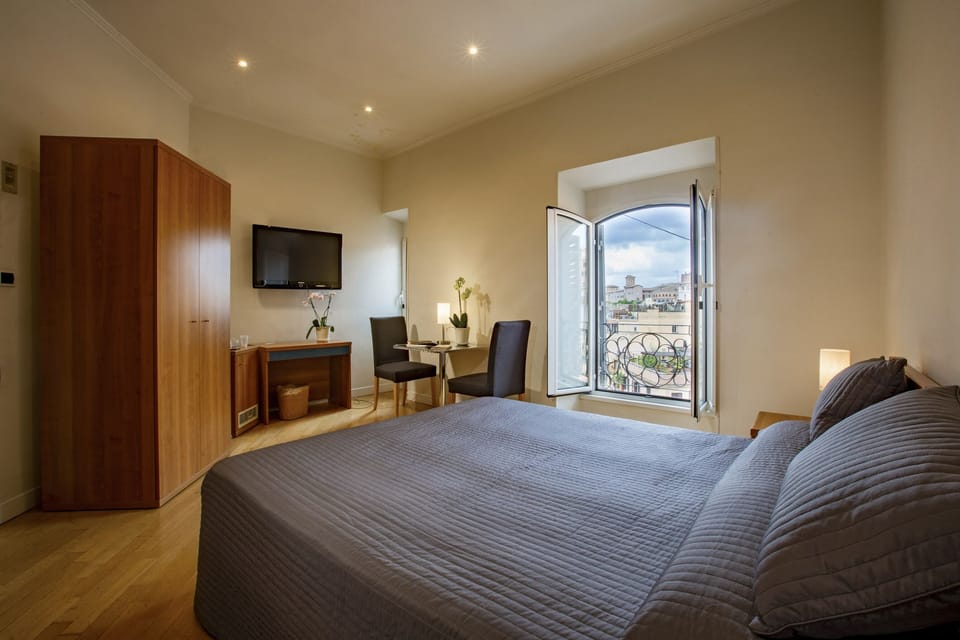 Triple Room | 2 bedrooms, premium bedding, minibar, desk