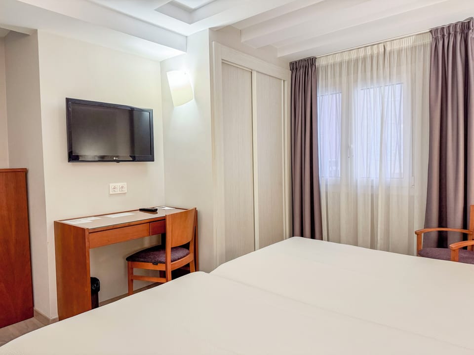 Double Room | In-room safe, desk, rollaway beds, free WiFi