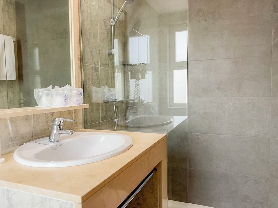 Double Room | Bathroom | Hair dryer, towels
