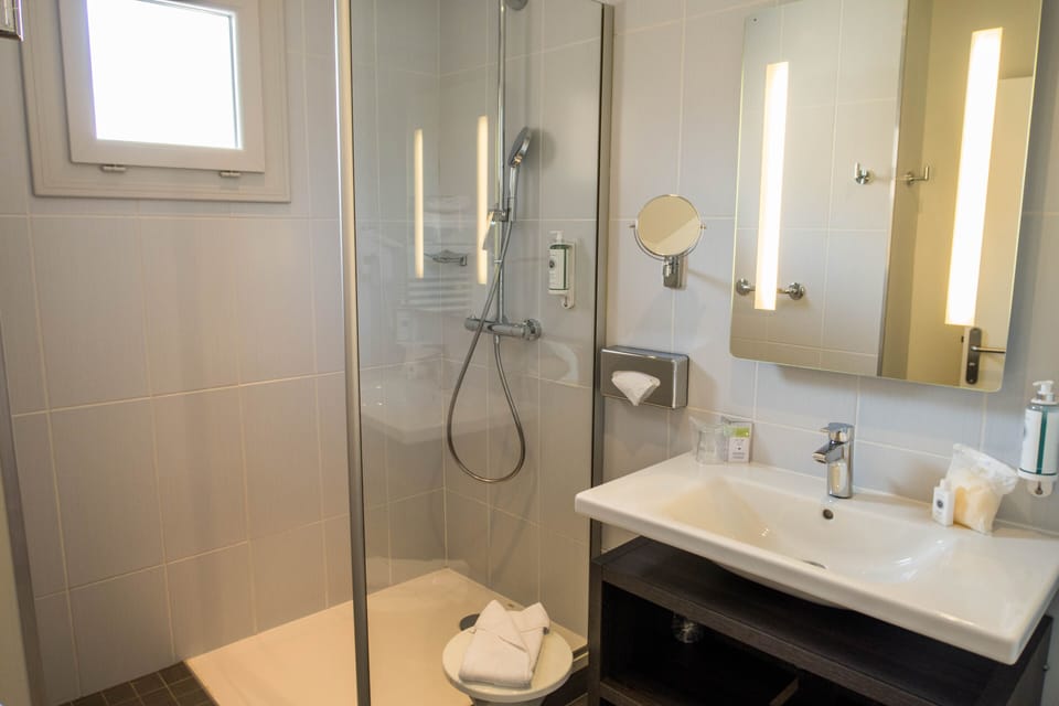 Double or Twin Room, Mountain View | Bathroom | Free toiletries, hair dryer, towels