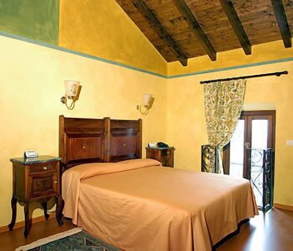In-room safe, desk, laptop workspace, free WiFi