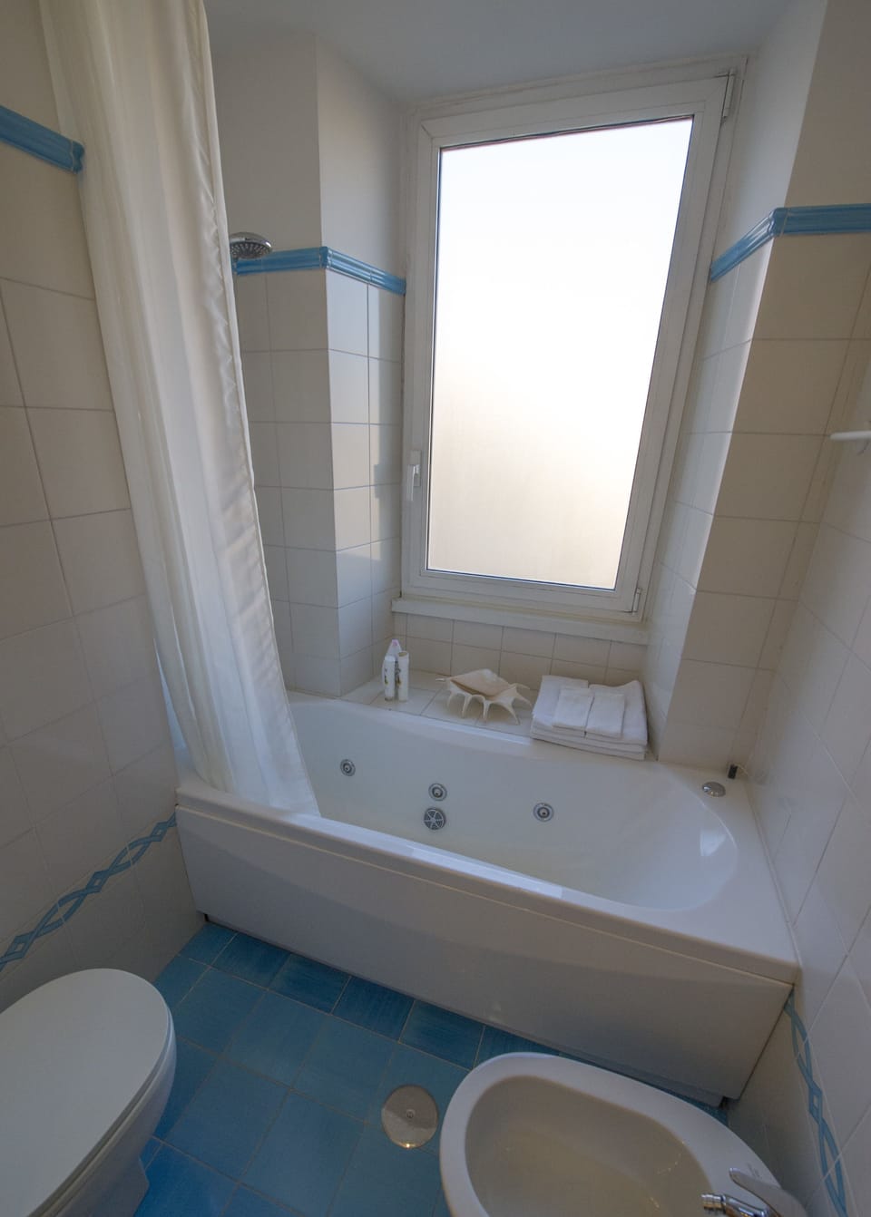 Superior Double or Twin Room, Jetted Tub | Bathroom | Free toiletries, hair dryer, towels, soap