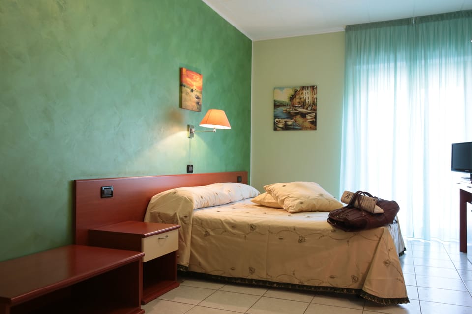 Single Room | In-room safe, individually decorated, desk, cribs/infant beds