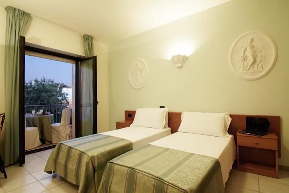 Double Room | In-room safe, individually decorated, desk, cribs/infant beds