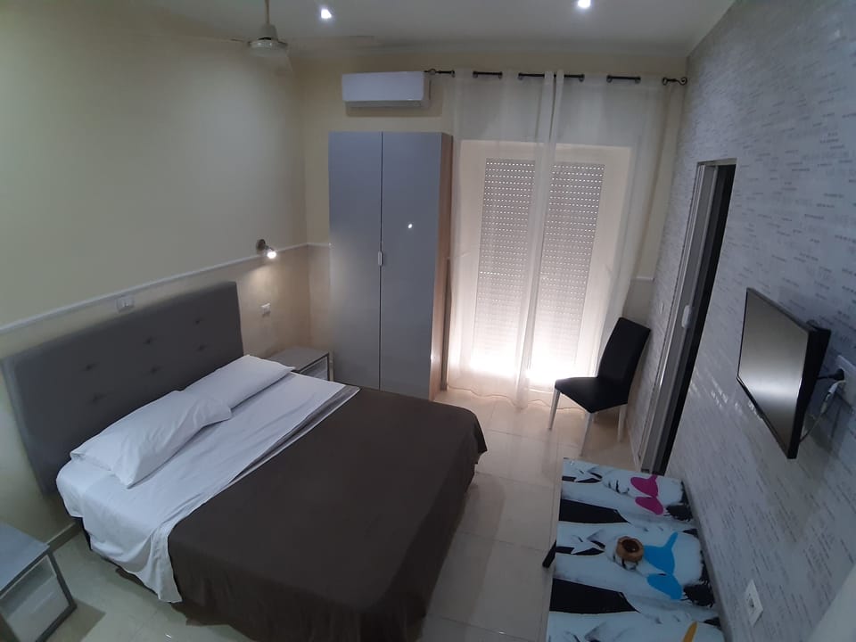 Double or Twin Room | In-room safe, desk, WiFi, bed sheets