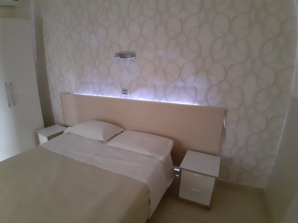 Double or Twin Room | In-room safe, desk, WiFi, bed sheets