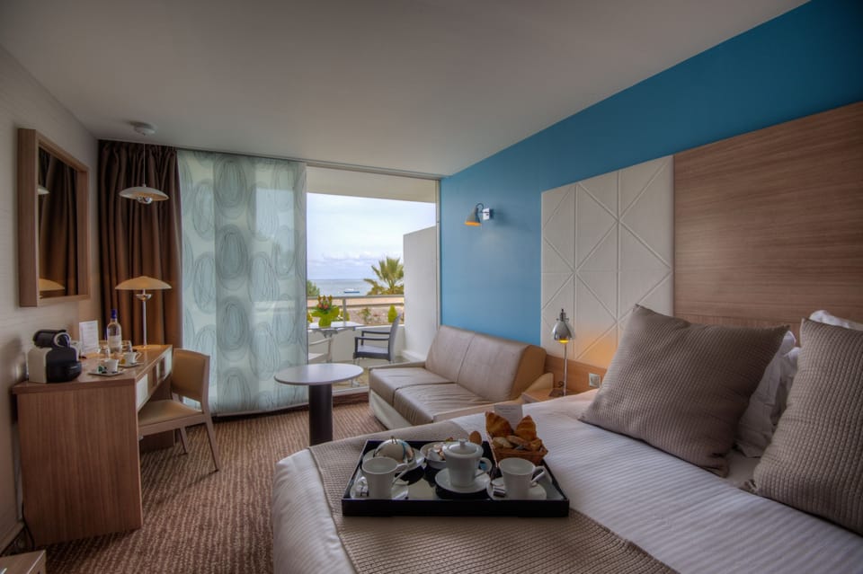 Superior Double Room, Balcony, Sea View | Premium bedding, in-room safe, desk, laptop workspace
