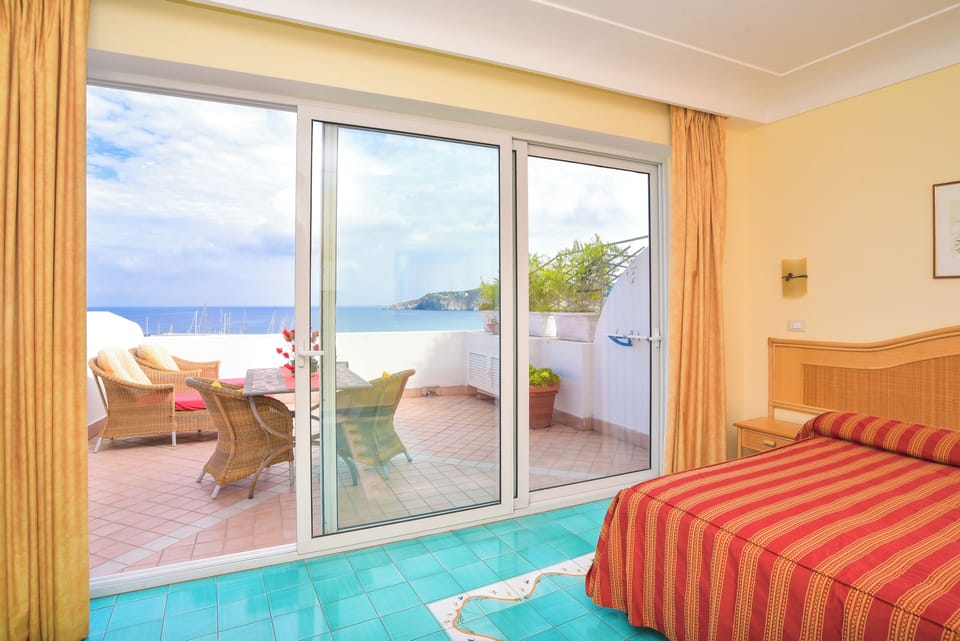 Deluxe Double Room | 1 bedroom, desk, bed sheets