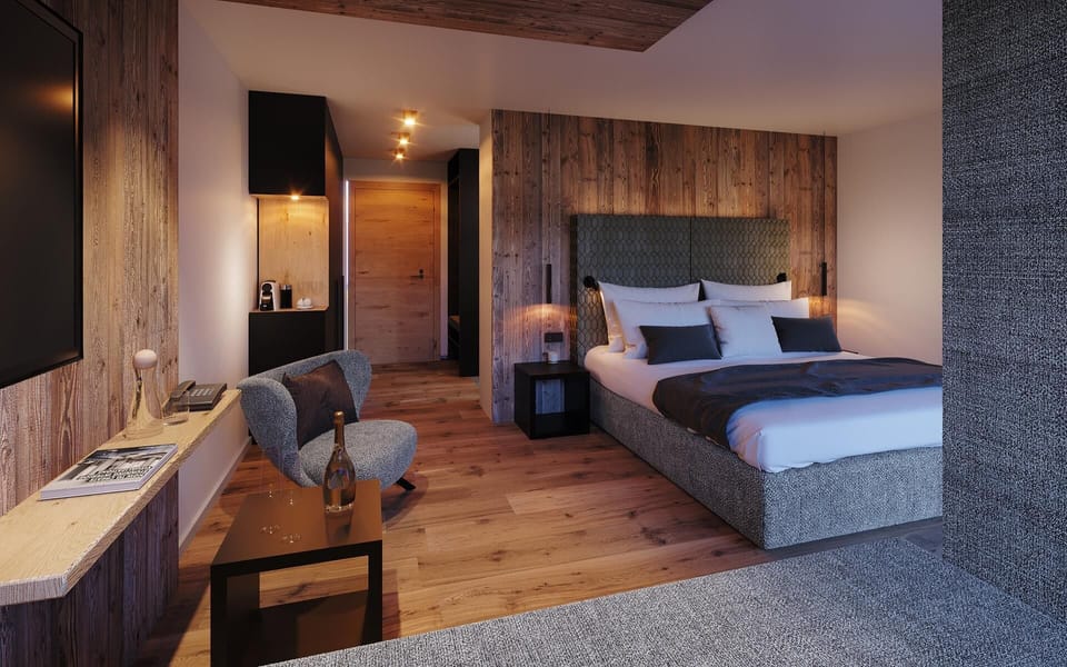 Executive Suite | Minibar, in-room safe, desk, blackout drapes