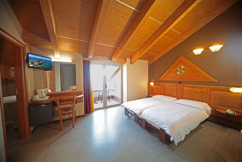 Superior Double Room, Partial Lake View | In-room safe, blackout drapes, free WiFi, bed sheets