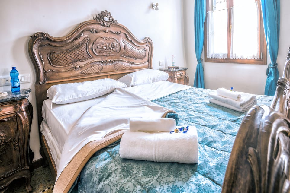 Double Room | In-room safe, desk, soundproofing, free WiFi