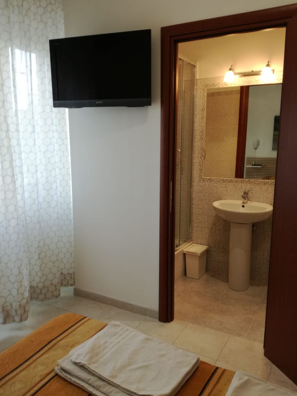 Double Room | Egyptian cotton sheets, premium bedding, desk