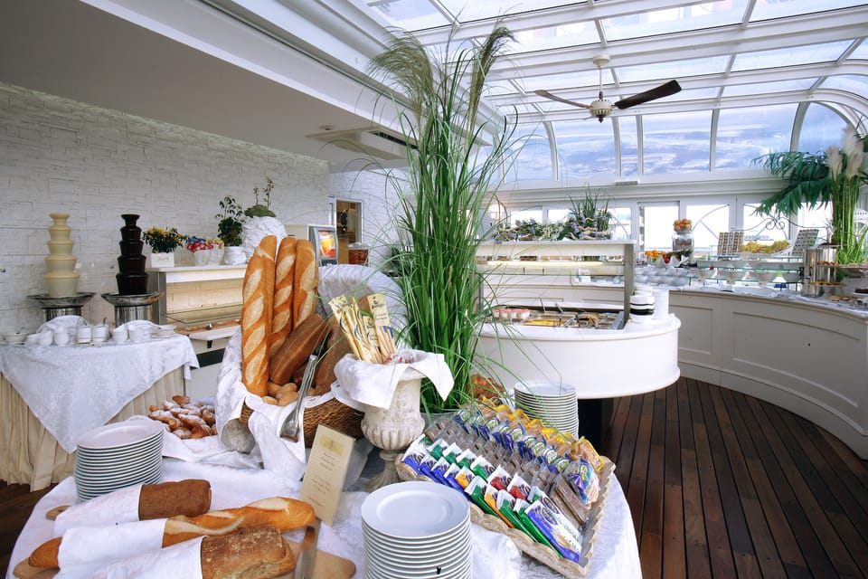 Free buffet breakfast