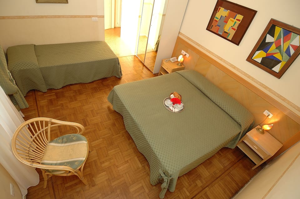 Minibar, in-room safe, free WiFi, bed sheets