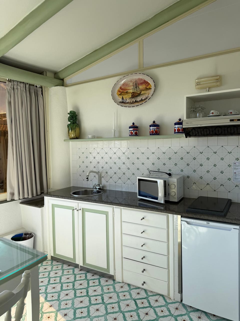 Standard Triple Room | Private kitchen | Fridge